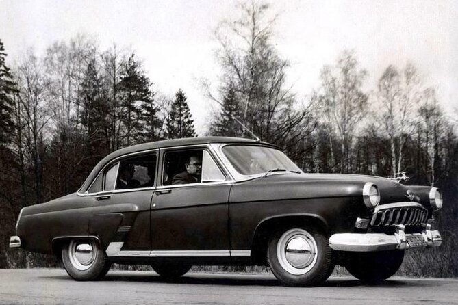 retro-kgb-tour-a-volga-15-adventure-in-yerevans-soviet-past-with-photography