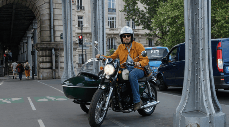 retro-side-car-tour-in-paris-river-cruise