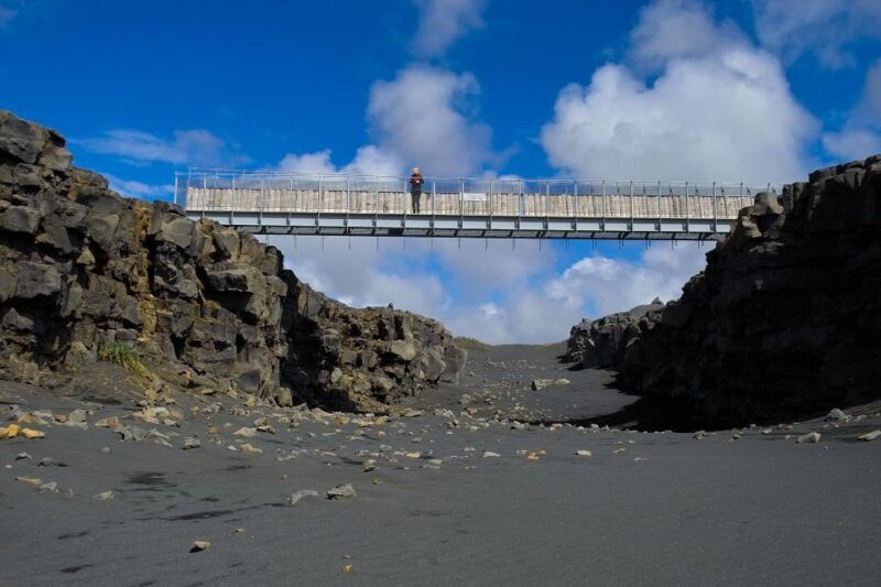 reykjanes-peninsula-and-bridge-between-the-continents