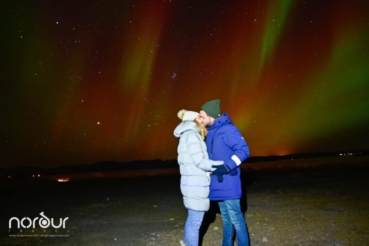 reykjavik-4x4-minibus-northern-lights-with-photo-and-cocoa