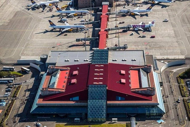 reykjavik-area-to-keflavik-private-luxury-airport-transfer