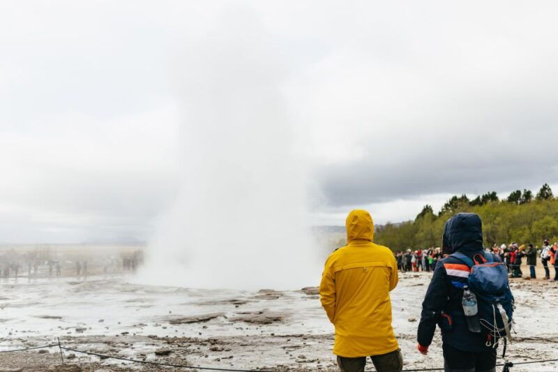 reykjavik-golden-circle-crater-blue-lagoon-minibus-tour