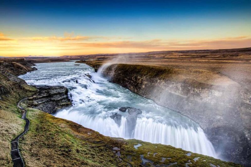 Reykjavik: Golden Circle & Northern Lights Tour - Transportation and Group Dynamics