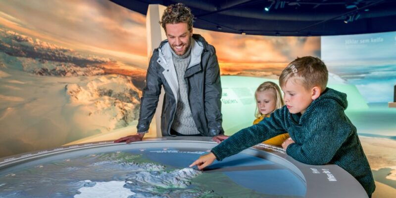 reykjavik-golden-circle-tour-perlan-museum-tour