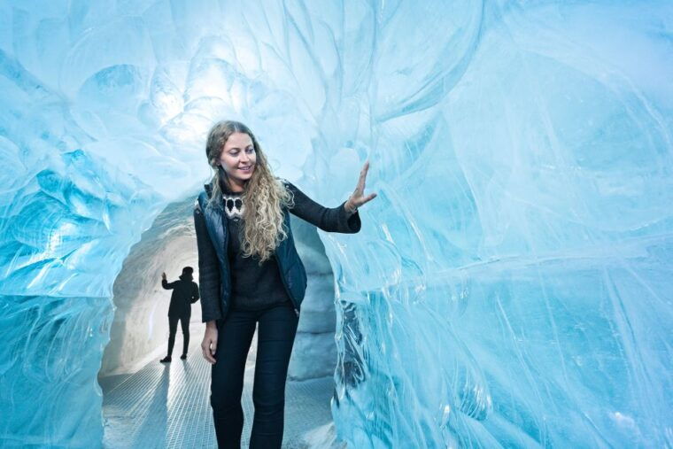 reykjavik-golden-circle-tour-perlan-museum-tour