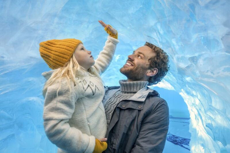 reykjavik-hop-on-hop-off-bus-and-perlan-museum-entry-ticket