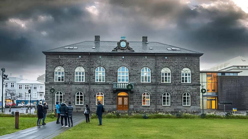 Reykjavik Midnight Sun Ghost Walk - What Is the Reykjavik Midnight Sun Ghost Walk?