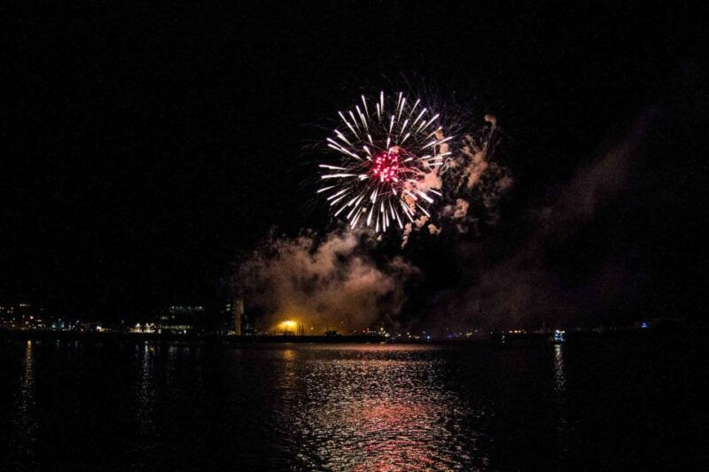 reykjavik-new-years-eve-fireworks-cruise