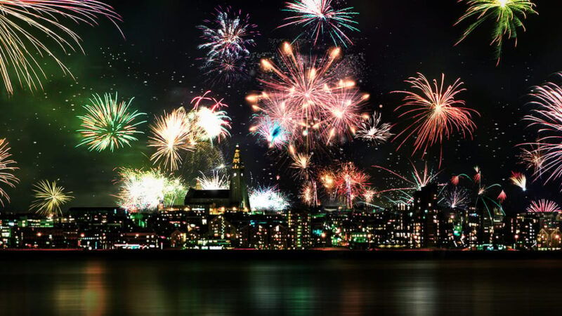 reykjavik-new-years-fireworks-midnight-cruise