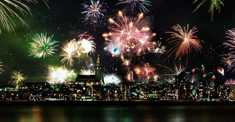 reykjavik-new-years-fireworks-midnight-cruise