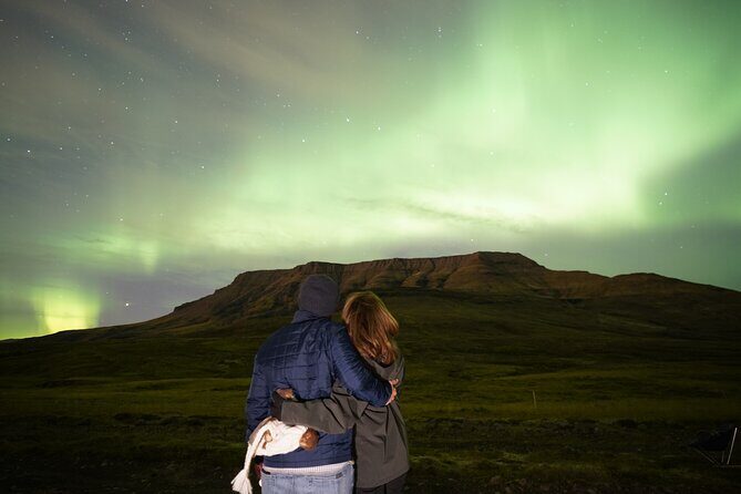 Reykjavik: Northern Lights Tour - Pro Aurora Photos - Small Group - Key Points