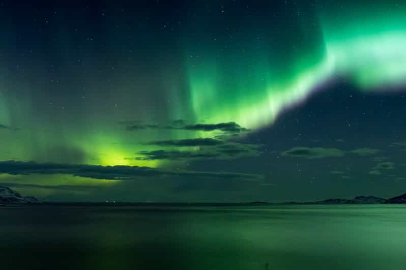 reykjavik-northern-lights-with-icelandic-treats-and-liquor