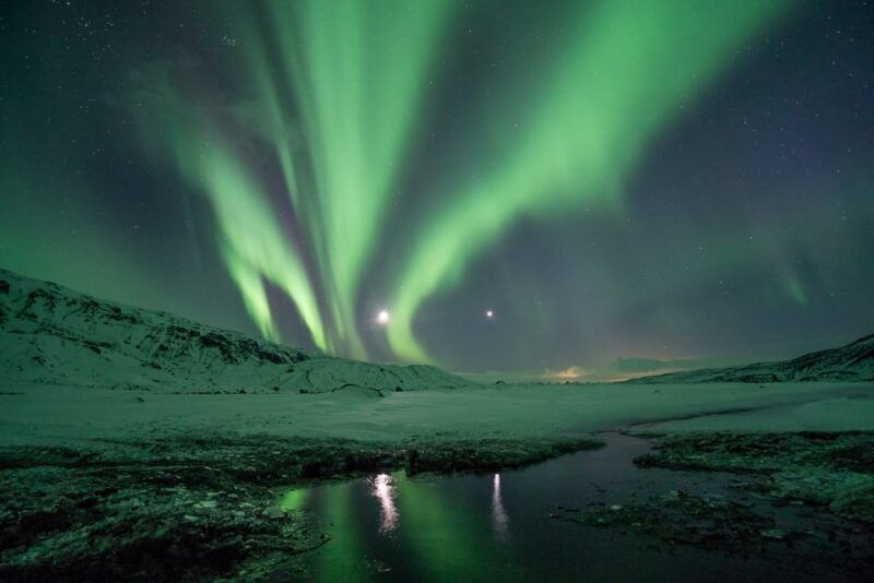 reykjavik-northern-lights-with-icelandic-treats-and-liquor