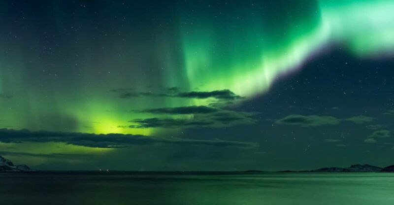 reykjavik-northern-lights-with-icelandic-treats-and-liquor