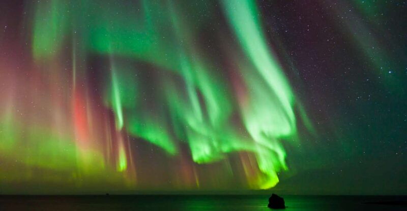 reykjavik-premium-northern-lights-tour-with-free-photos