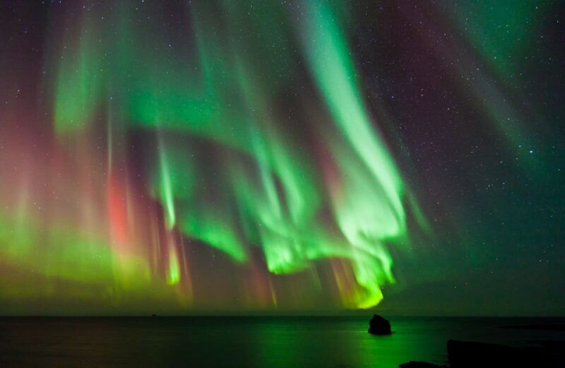 reykjavik-premium-northern-lights-tour-with-free-photos