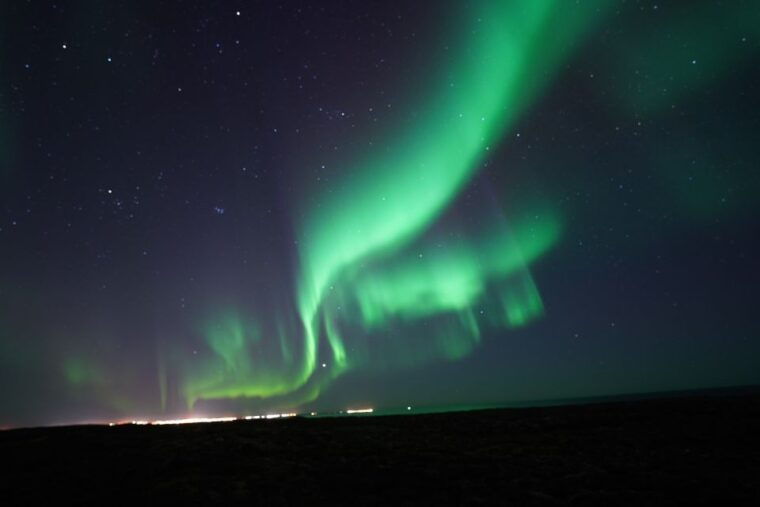 reykjavik-premium-northern-lights-tour-with-free-photos
