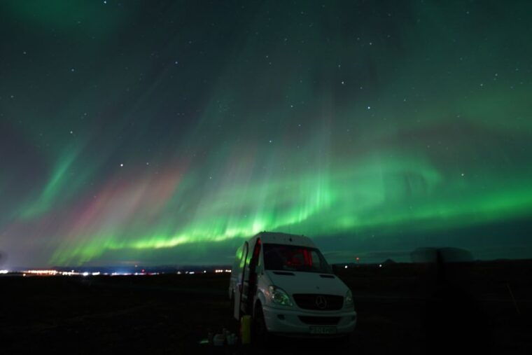 reykjavik-premium-northern-lights-tour-with-free-photos