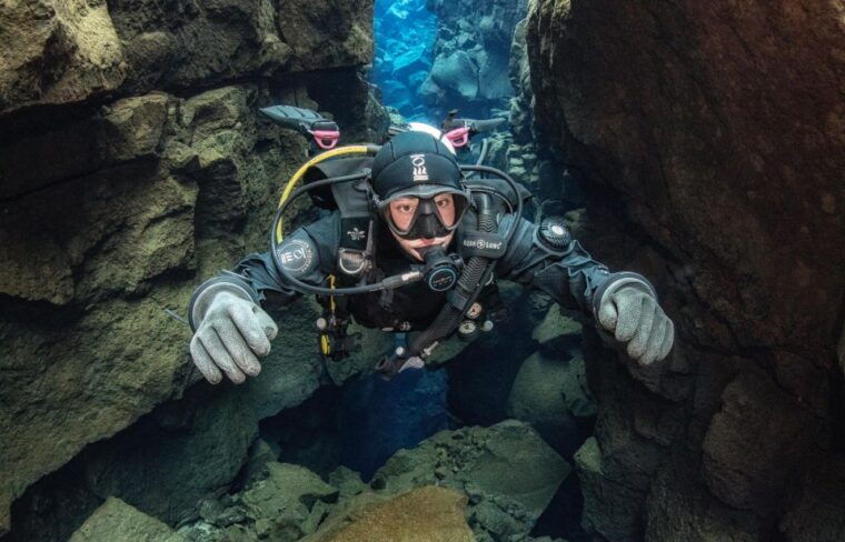 reykjavik-silfra-fissure-diving-with-optional-pickup