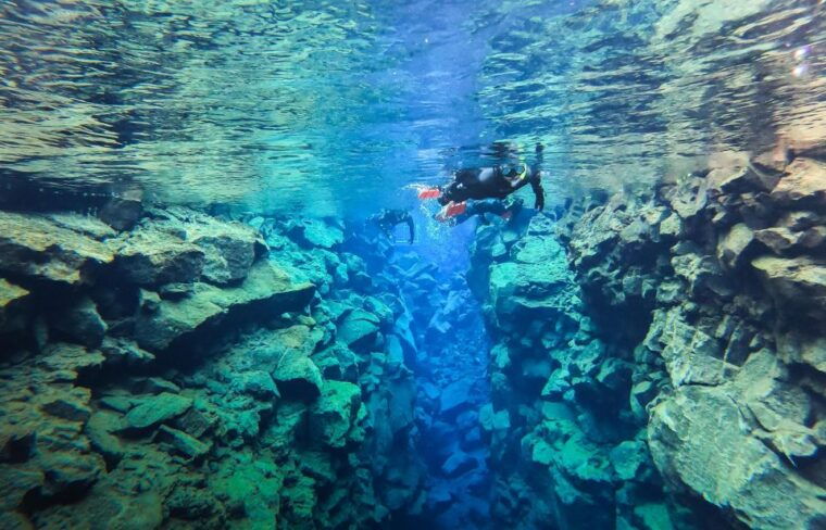 reykjavik-silfra-fissure-snorkeling-between-two-continents