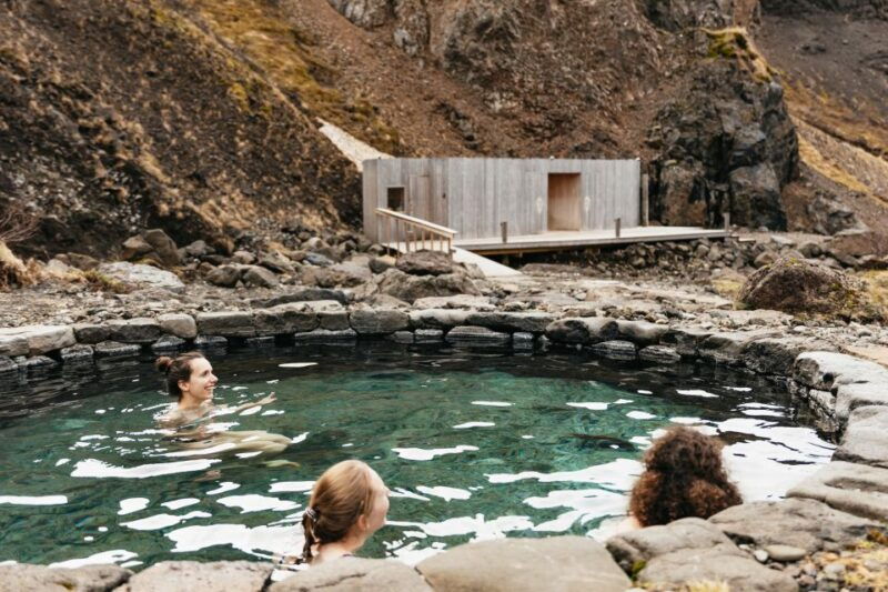 reykjavik-silver-circle-tour-canyon-ride-thermal-baths