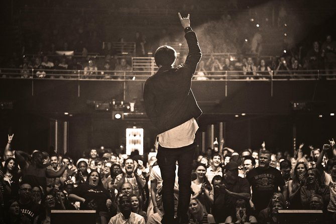 reza-edge-of-illusion-show-in-branson