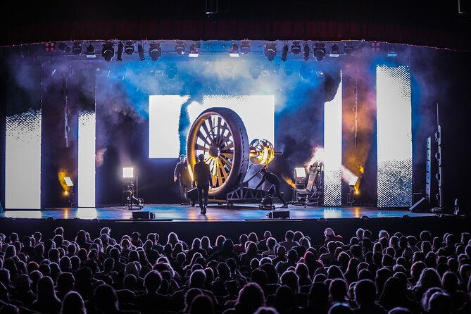 reza-edge-of-illusion-show-in-branson