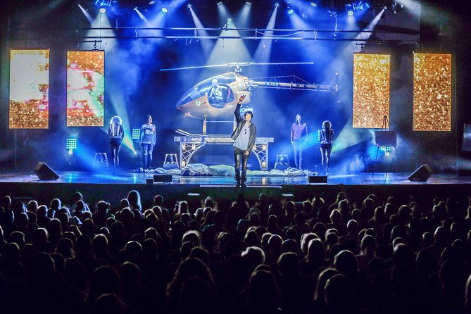 reza-edge-of-illusion-show-in-branson