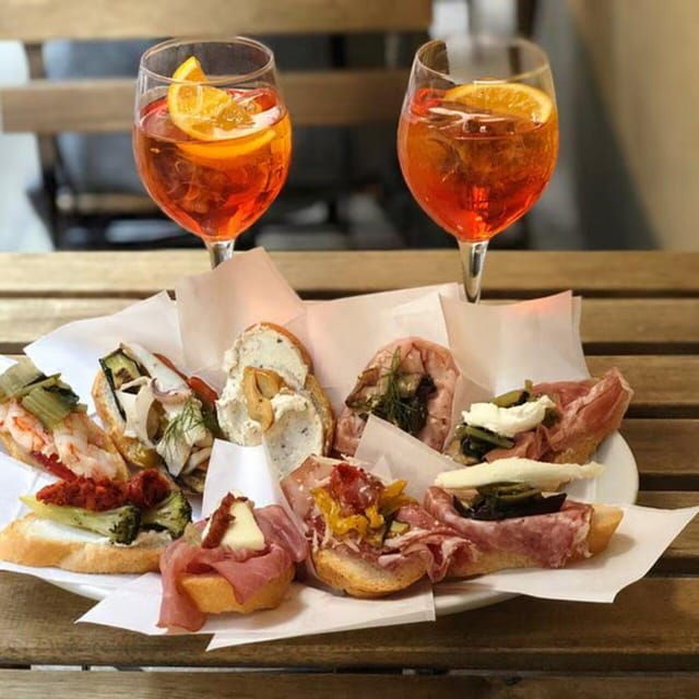 rialto-market-and-cicchetti-cooking-class-in-venetian-venue