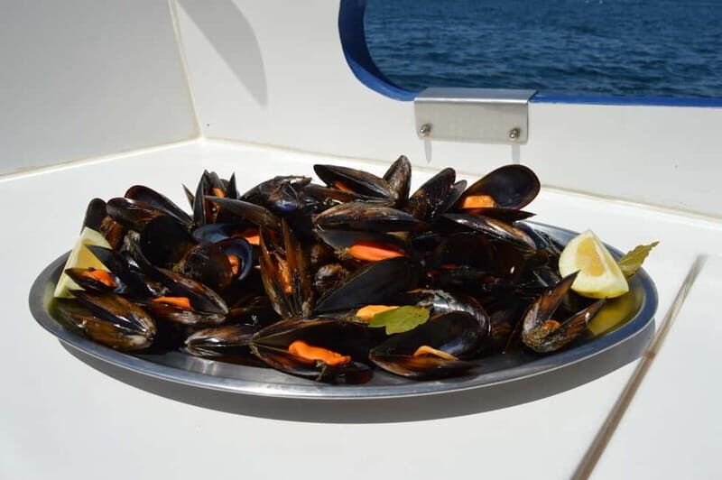 RIBEIRA: Mussel Boat Trip with Mussel Tasting - The Highlight: Mussel Tasting