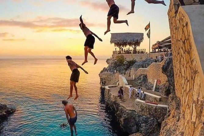 ricks-cafe-and-seven-mile-beach-private-tour