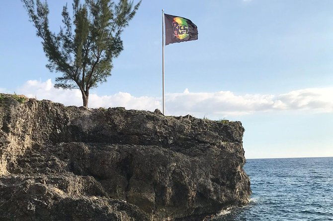 ricks-cafe-shopping-2