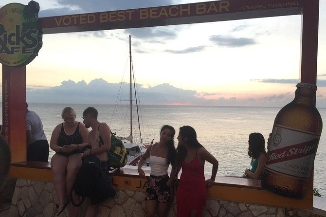 ricks-cafe-shopping-2