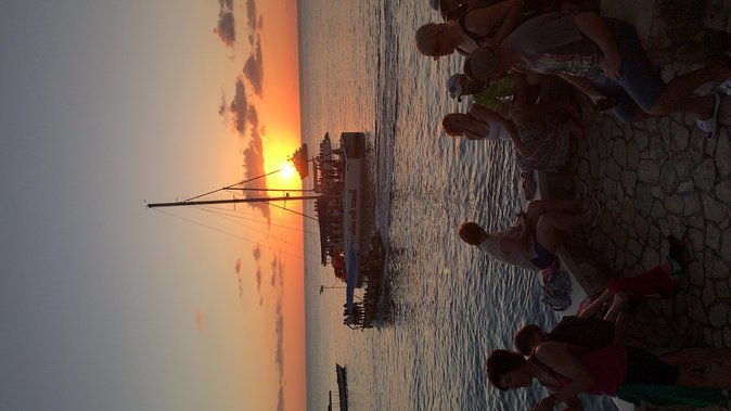 ricks-cafe-shopping-2