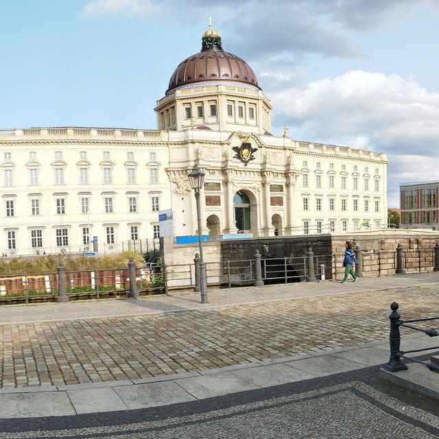 rickshaw-private-driver-shared-guide-berlin-highlights