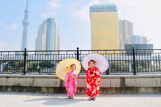 ride-a-rickshaw-wearing-a-kimono-in-asakusa-enjoy-authentic-traditional-culture