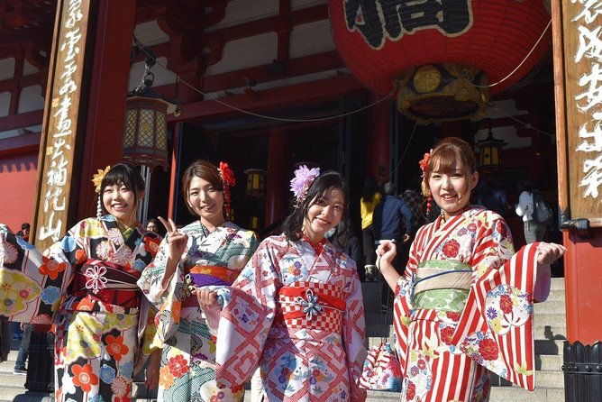 ride-a-rickshaw-wearing-a-kimono-in-asakusa-enjoy-authentic-traditional-culture