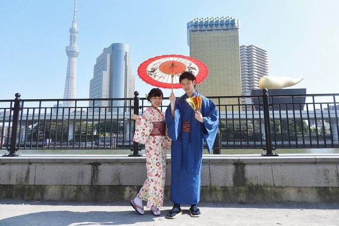 ride-a-rickshaw-wearing-a-kimono-in-asakusa-enjoy-authentic-traditional-culture