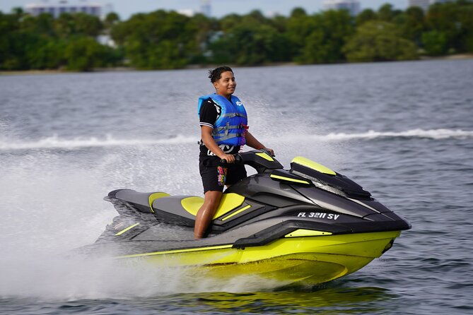 ride-the-waves-of-miami-bay-with-brand-new-jet-skis