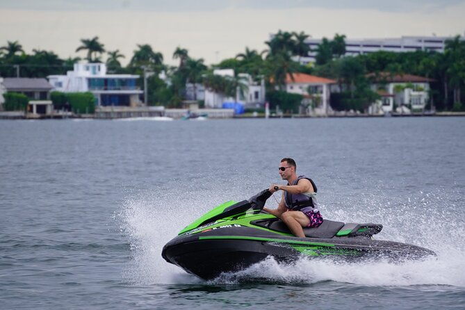 ride-the-waves-of-miami-bay-with-brand-new-jet-skis