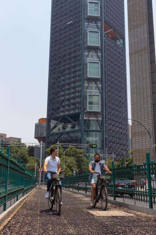 riding-bikes-in-reforma-chapultepec