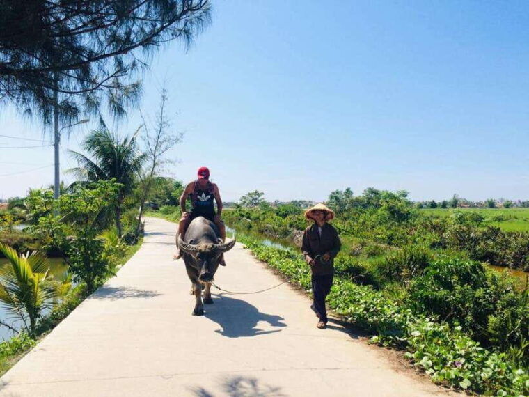 riding-buffalo-and-basket-boat-hoi-an-private-bike-tour