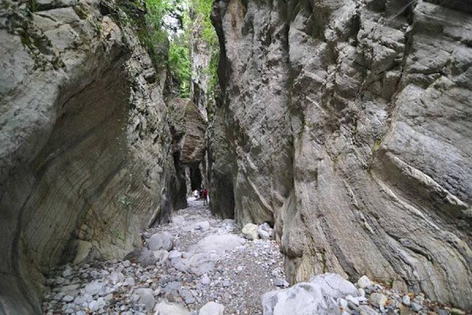 ridomo-gorge-hike-to-mana-spring-3