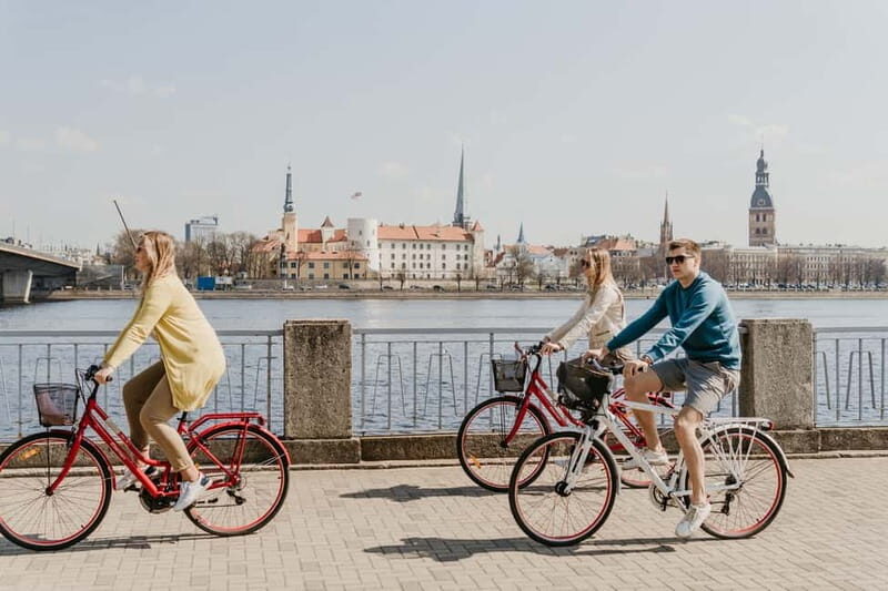 Riga: Architecture and Districts Bicycle Sightseeing Tour - Key Points