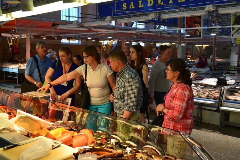 Riga: Central Market Latvian Food Tour - Guided Tour Dynamics