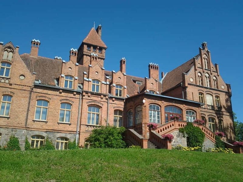 Riga: Nearby Manors and Castles Tour - Transportation, Group Size, and Practicalities