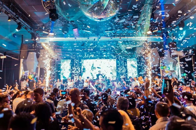 Riga Nightlife Limo Tour: Sightseeing & Club Experience - Key Points