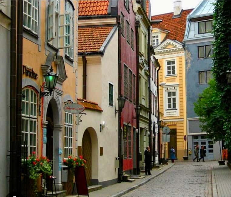 Riga Old Town, C Market & Art Nouveau Guided Walking Tour - Who Should Consider This Tour?