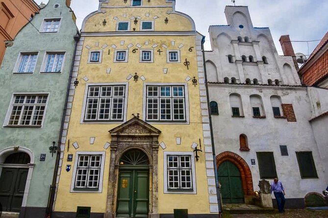 riga-old-town-c-market-art-nouveau-guided-walking-tour