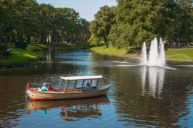 riga-sightseeing-tour-by-canal-boat